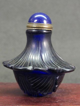 Chinese Cabbage Shape Carved Peking Glass Snuff Bottle