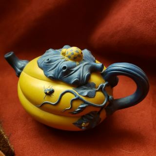 Collectors Modern Chinese Pumpkin W/ Lady Bug Yixing Pottery Tea Pot W/ Box