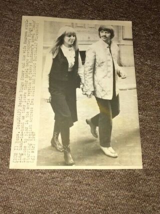 Ringo Starr & Wife Maureen In 1967 - Rare Press Photo.  The Beatles Drummer