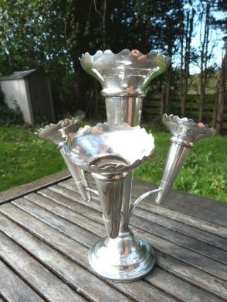 LOVELY ANTIQUE VINTAGE SILVER PLATE FOUR VASE EPERGNE TABLE CENTRE PIECE. 2
