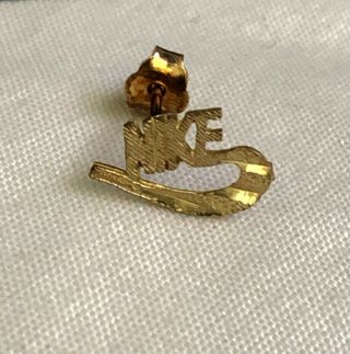 Vintage Rare☝️of A Kind 10k Yellow Gold Nike Swoosh Etched Emblem Post Earrin‼️