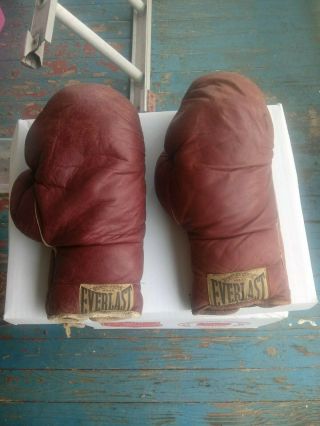 Antique Vintage Everlast Boxing Gloves Set Old Great For Decor Right Hand