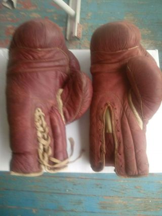 Antique VINTAGE EVERLAST BOXING GLOVES Set Old Great For Decor right hand 2