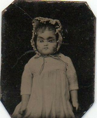 63393.  Rare Circa 1870s Mini Tintype Photo Of Girl 