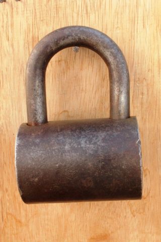 1930s Antique Cylindrical Shape HOUSEKING Marked Solid Heavy Iron pad lock 2
