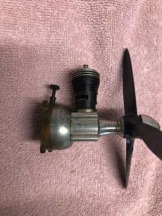 ANTIQUE COX.  020 WITH 3 - BLADE PROPELLER CONTROL LINE MODEL AIRPLANE ENGINE 3