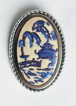 Vintage Hand Embroidered Willow Pattern Brooch - Pagoda Design