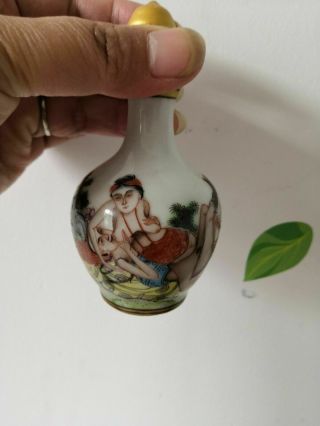 China Old Porcelain Handmade Painting Belle Hug Erotic Pine Tree Snuff Bottle