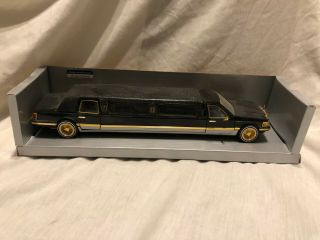 Sunnyside 1996 Lincoln Town Car Limousine 1:24 Diecast Black / Gold Rare