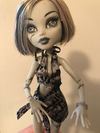 Monster High Doll Black & White Frankie Stein Skull Doll Shores Rare