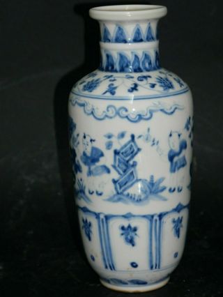VERY INTERESTING CHINESE BLUE & WHITE VASE WITH 6 CHARACTER MARKS ON BASE - RARE 3