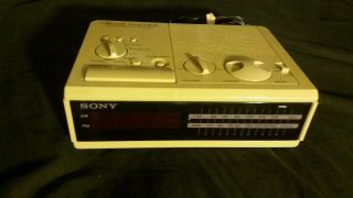 Vintage Baige Sony Dream Machine Icf - C2w Am Fm Digital Clock Radio 1980s Rare