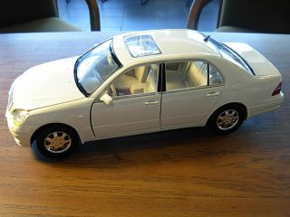Rare 1/18 Scale Lexus Ls 430 In Pearl White By Motor Max