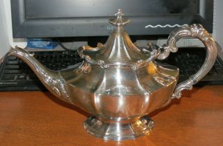 Reed & Barton Victorian Silverplate 32 oz Teapot 6205 EUC 2