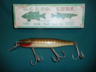 Vintage C.  C.  B.  Co.  Fishing Lure Wood Glass Eyes Pike 2300 3