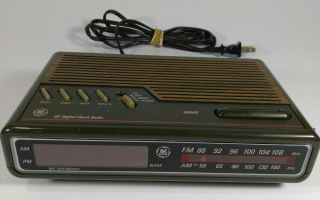 Vintage Ge Digital Alarm Clock Radio Am Fm Woodgrain Model 7 - 4612a