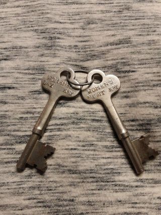 2 Large Matching Antique Skeleton Keys Ladies Day Night Chest Jail Door Gate Set