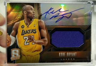 Kobe Bryant Autograph Game Card.  2013 - 14 Panini Spectra 08/20 Rare Card