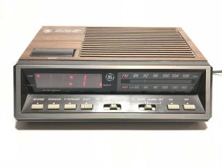 General Electric Ge Vintage Alarm Clock Am Fm Radio Model 7 - 4616a Two Wake Times
