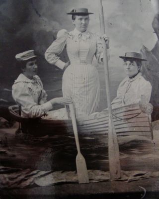 Antique Tintype Photo 3 Young Women Posing With Their Oars In The Studio Rowboat