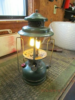 Vintage Coleman Model 220e Lantern