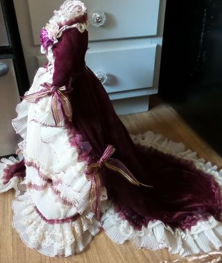 Gorgeous Antique Style Flowing Gown Dress For Vintage Artist Antique Lady Dolls