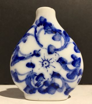 19th c.  Antique Chinese Blue & White Porcelain Snuff Bottle Qianlong Mark 3