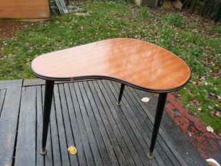 LOVELY VINTAGE RETRO KIDNEY SHAPED FORMICA TOP SIDE TABLE. 2