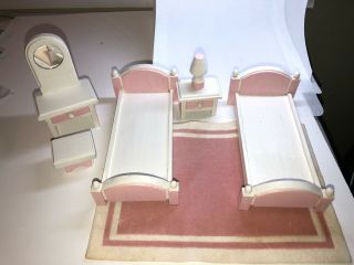 7 Pc Vintage Plan Toys Wood Dollhouse Furniture Bedroom Set Pink White Plantoys