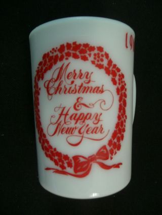 Rare United Features Avon 1969 Merry Christmas Happy Year Milkglass 5 Oz Mug
