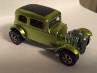 Minty Redline Hotwheels Lime Classic 32 Ford Vicky With Rare Champagne Interior