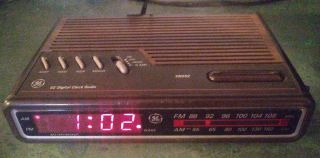 General Electric Model 7 - 4612b Ge Am/fm Alarm Clock Radio Great