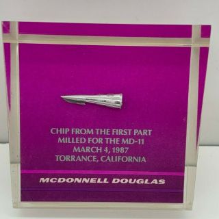 Rare Mcdonnell Douglas Md - 11 Airplane Chip In Lucite Paperweight Md11 1987