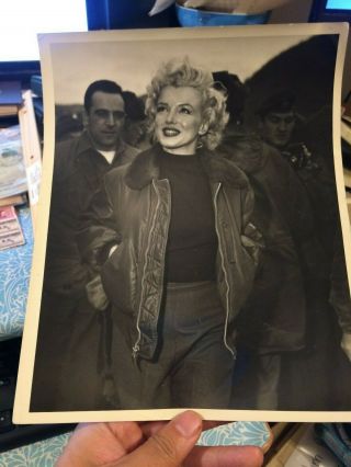 Rare Early Press Photo Marilyn Monroe With Military People 8 X 10