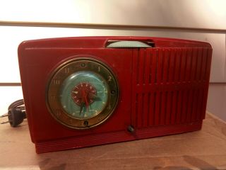 Vintage General Electric Clock Radio Model 515 Bakelite RARE RED COLOR 2