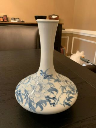 Vintage Japanese Imari - Ware Porcelain White Blue Floral Vase Vase 1