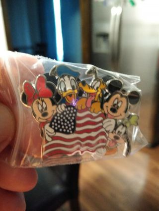 2010 Disney Mickey And Friends With American Flag Pin Rare