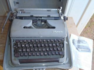 Rare Vintage Olympia De Luxe Typewriter And Hard Case