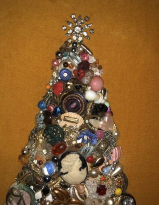 Vintage Costume Jewelry Collage Framed Picture CHRISTMAS TREE Rhinestones,  Pins 3