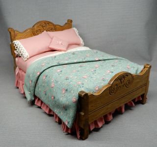 Vintage Carol Young Bed With Linens - Artisan Dollhouse Miniature 1:12