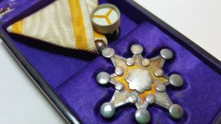 Japanese Cased Order Of The Sacred Treasure 8th Class Rare M Mark