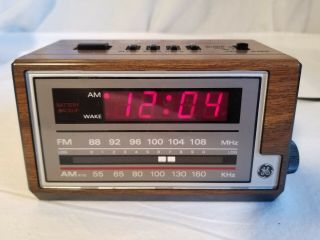 Vintage Ge Digital Alarm Clock Radio Am/fm 7 - 4601 Woodgrain Electric