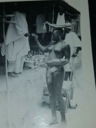 Rare Wwii 1940s Nude Guinea South Pacific Native With Head Carrier B&w Photo
