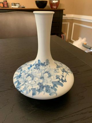 Vintage Japanese Imari - Ware Porcelain White Blue Floral Vase Vase 2