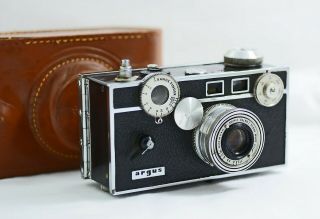 Vintage Antique Argus C3 Rangefinder Camera With Case 1939 - 66