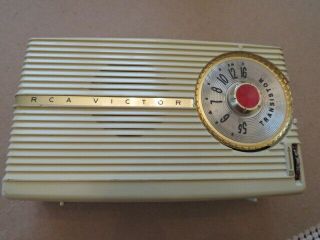 Vintage Rare 1956 Rca Victor Radio Model 8 - Bt - 8 Je