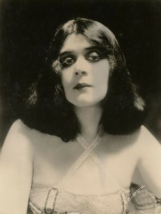 Iconic Silent Film Vamp Theda Bara Rare 1910s Femme Fatale Photograph