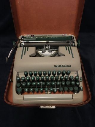 Smith Corona Silent - Typewriter And Rare Style Case & Green Keys,  1950 