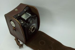 Vintage Genos Rapid Rare 120 Film Bakelite Waist Level Camera With Case