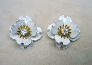 Rare Vtg Coro White Enamel Clear Rhinestone Flower Clip Earring Old Stock